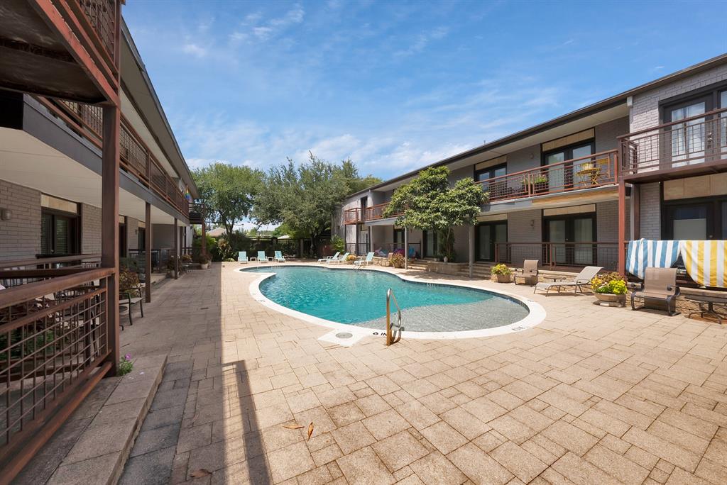 2722 Knight Street 407B