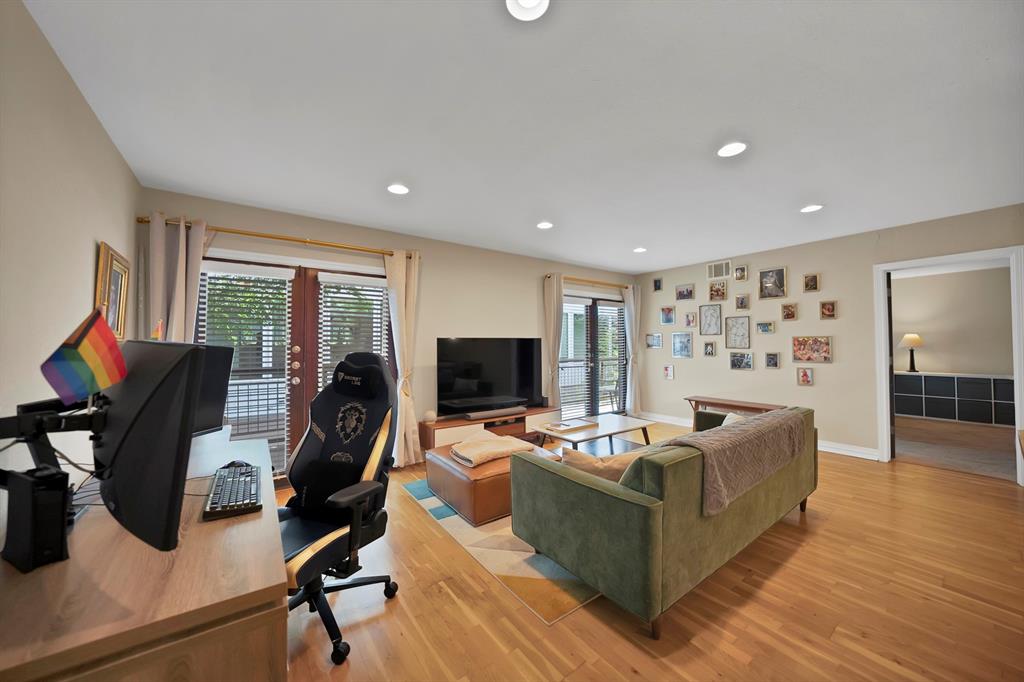 Knight Street Condo - Residential