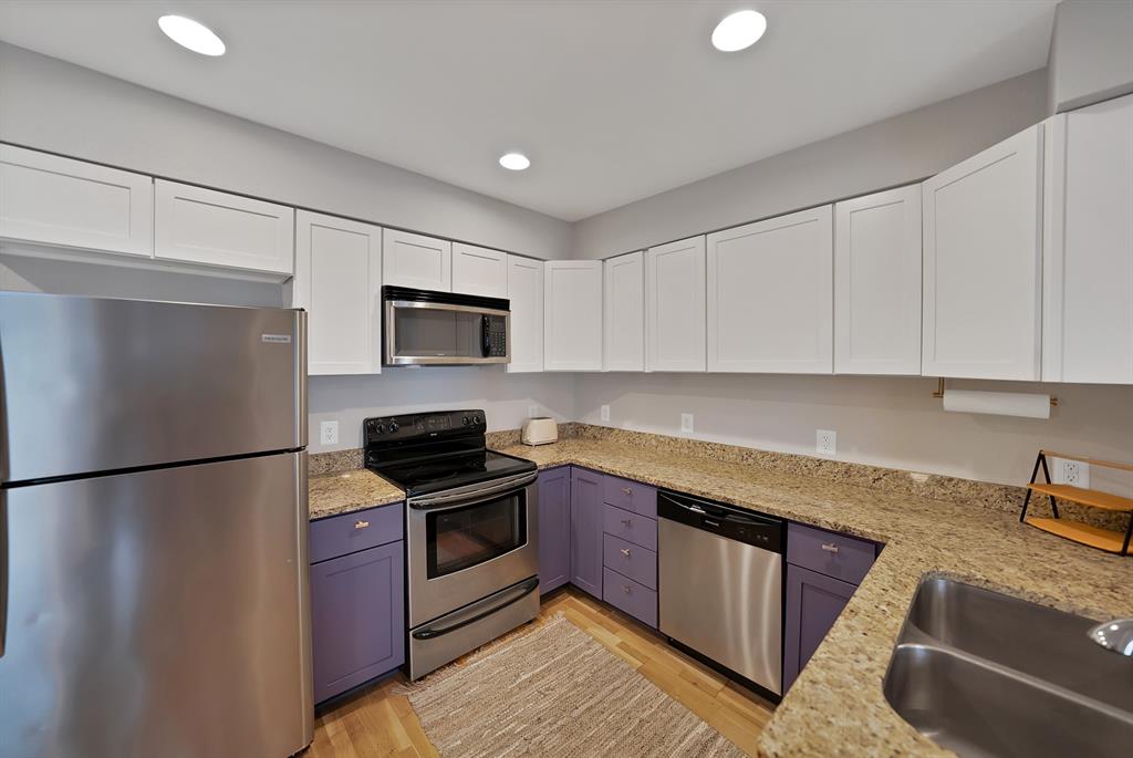 Knight Street Condo - Residential