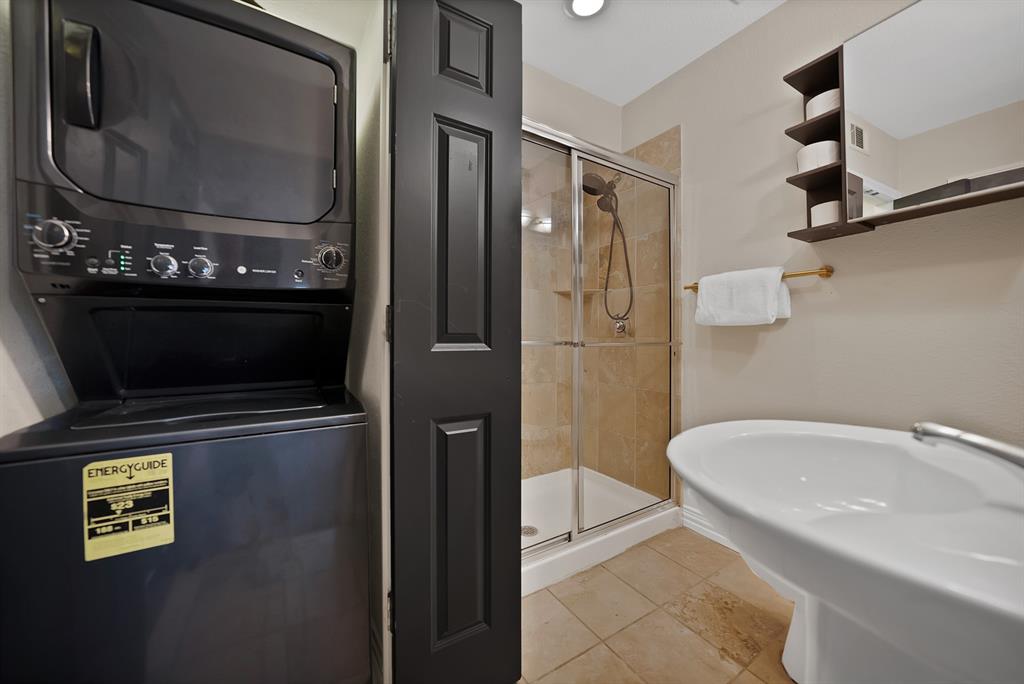 Knight Street Condo - Residential