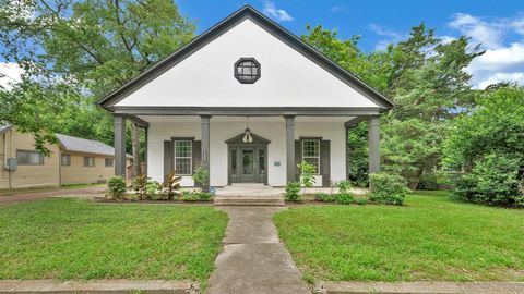 Photo of 1505 Bois D Arc Street, Commerce, TX 75428 (MLS # 21293790)