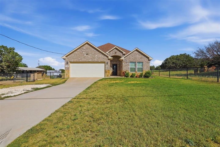 Photo 1 of 33 — 328 Ridge Drive N, Cleburne, TX 76033