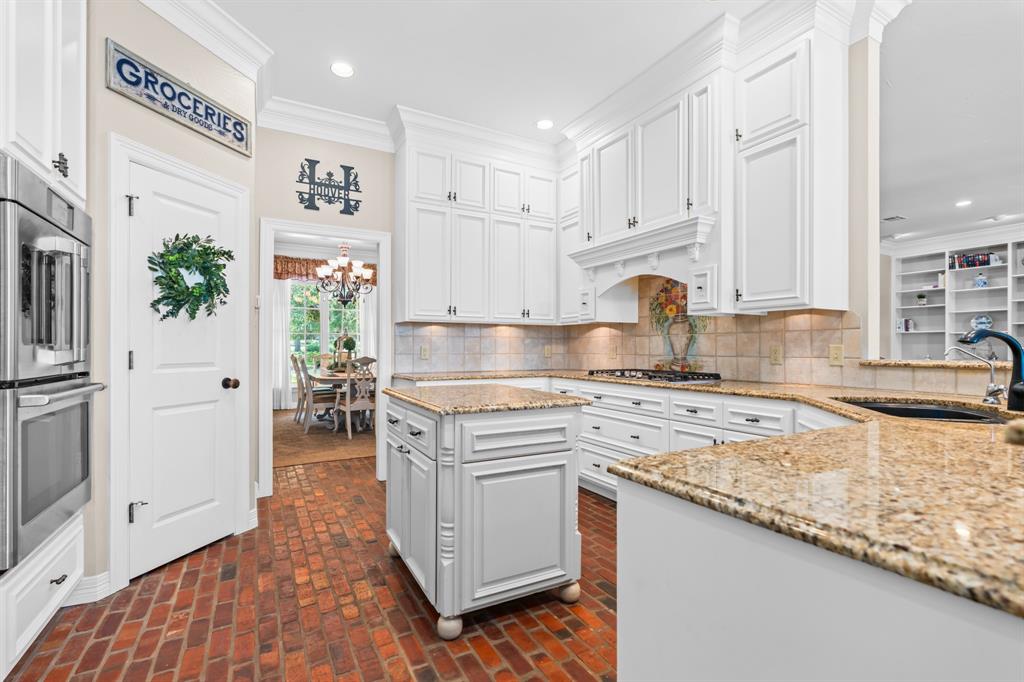 Three 17 River Oaks - Residential