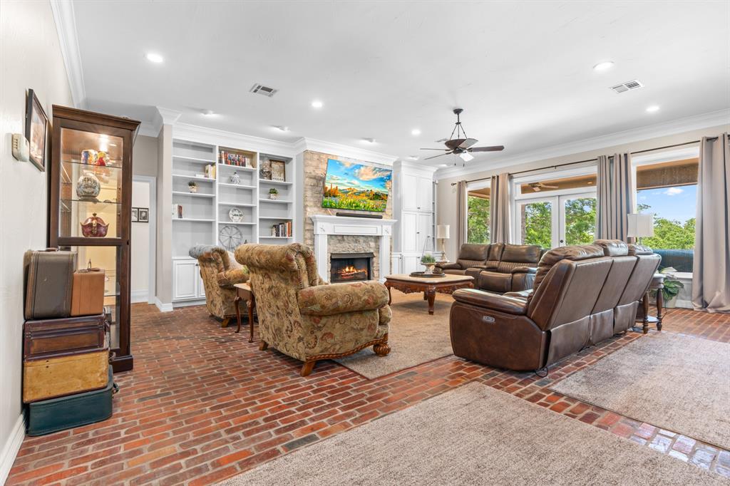 Three 17 River Oaks - Residential