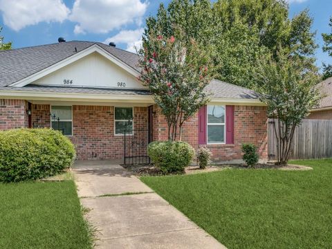 Photo of 980 Meadow Circle S, Keller, TX 76248 (MLS # 21264398)