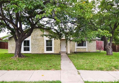 Photo of 2111 Sheraton Drive, Carrollton, TX 75002 (MLS # 21220708)