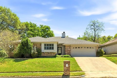 1704 Saxon Drive Bedford TX 76021