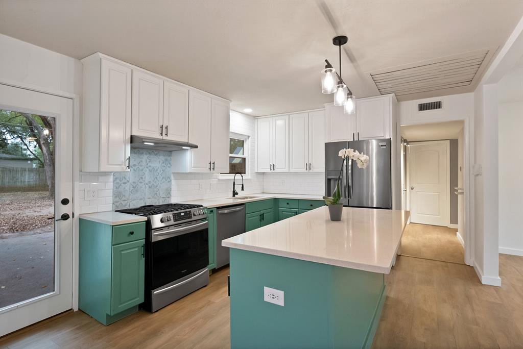 1513 Ravenwood Drive