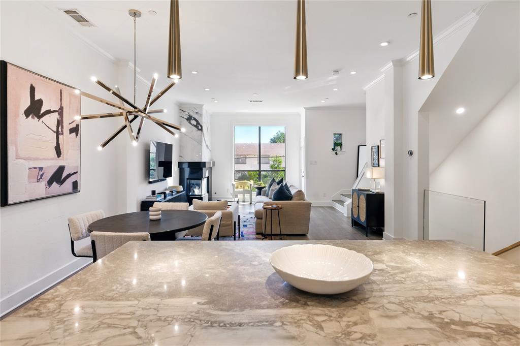 4211 Rawlins Street 525