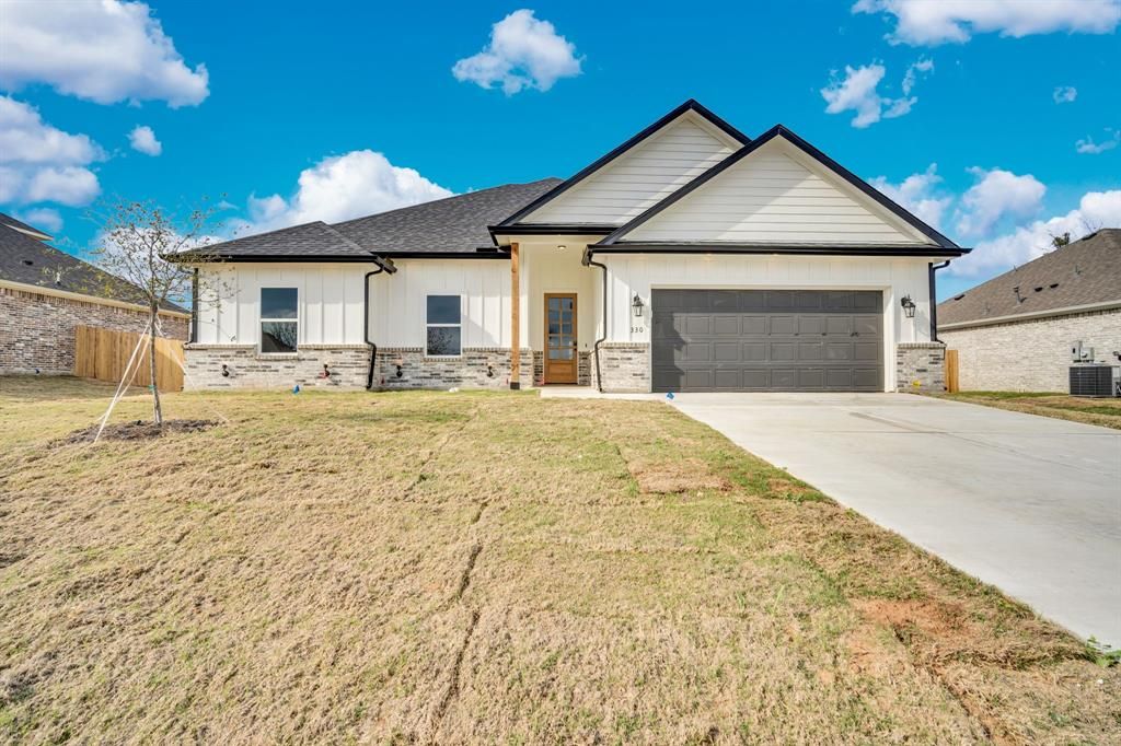 Photo of 330 E Marshall Court, Palmer, TX 75152 (MLS # 21200485)