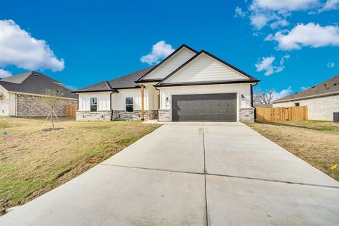Tiny photo for 330 E Marshall Court, Palmer, TX 75152 (MLS # 21200485)