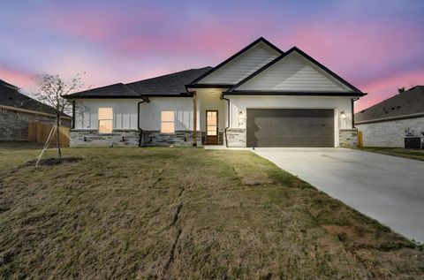 Tiny photo for 330 E Marshall Court, Palmer, TX 75152 (MLS # 21200485)