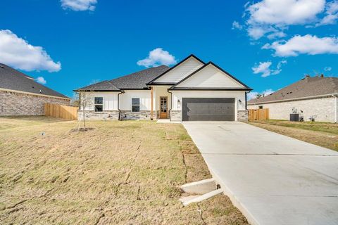 Photo of 330 E Marshall Court, Palmer, TX 75152 (MLS # 21200485)