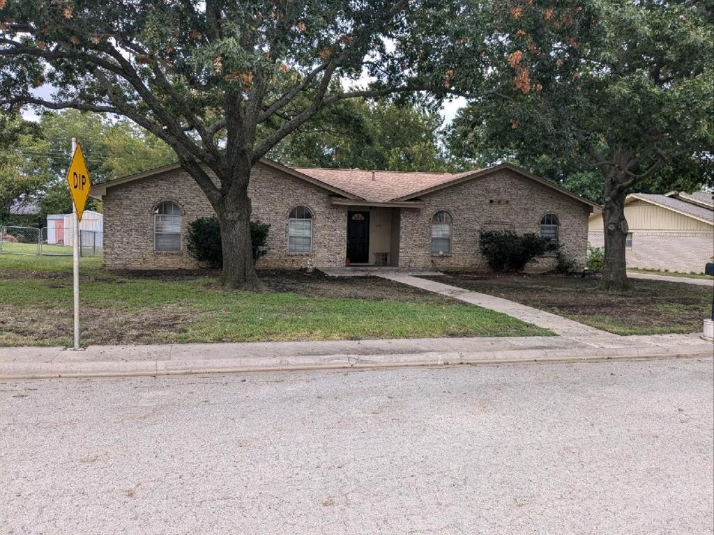 Gainesville, Texas 76240, United States, 3 Bedrooms Bedrooms, ,2 BathroomsBathrooms,Residential,Pending,40186