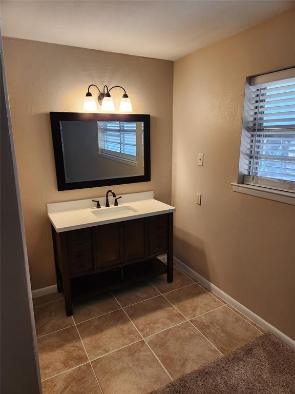 Gainesville, Texas 76240, United States, 3 Bedrooms Bedrooms, ,2 BathroomsBathrooms,Residential,Pending,40186