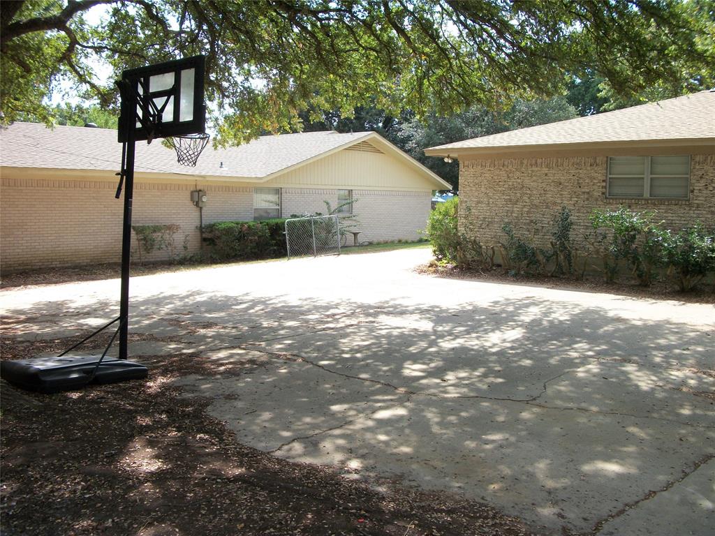 Gainesville, Texas 76240, United States, 3 Bedrooms Bedrooms, ,2 BathroomsBathrooms,Residential,Pending,40186