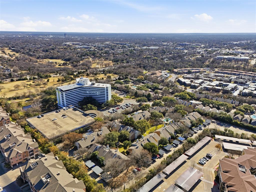 WEDGLEA MANOR CONDOS - Residential