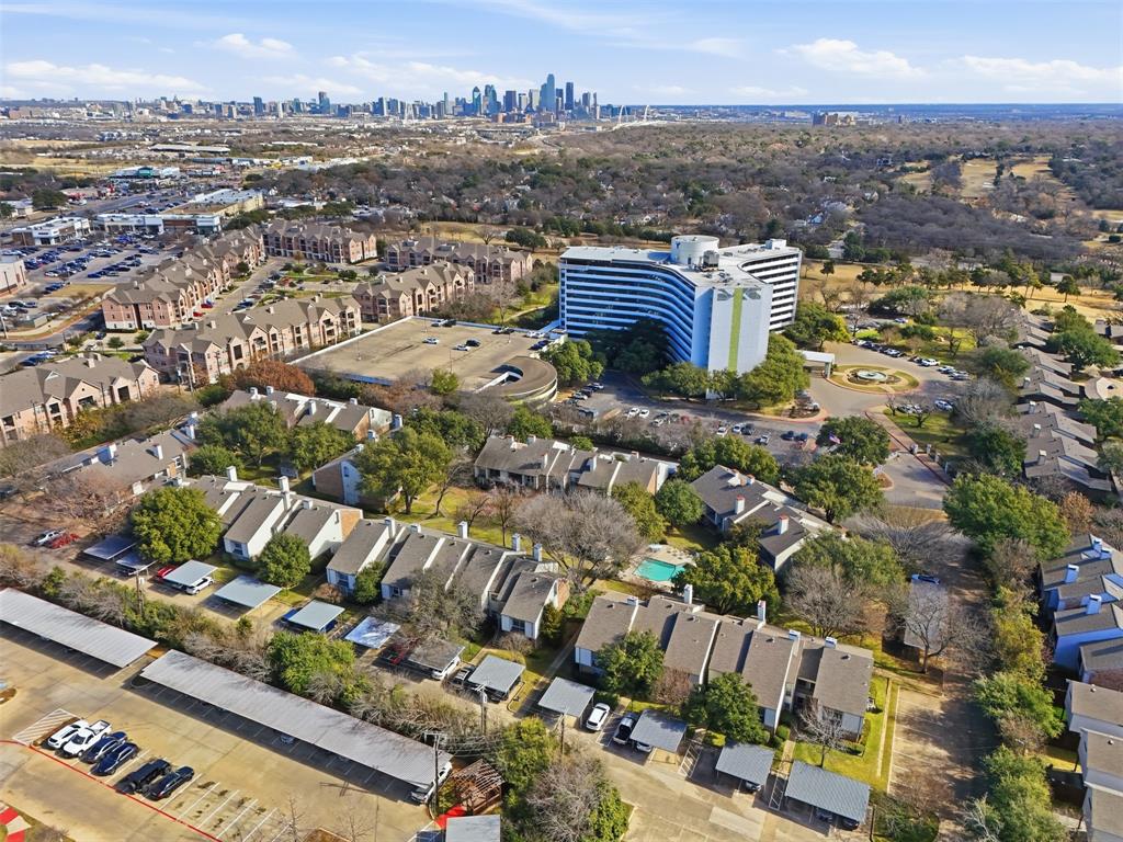 WEDGLEA MANOR CONDOS - Residential