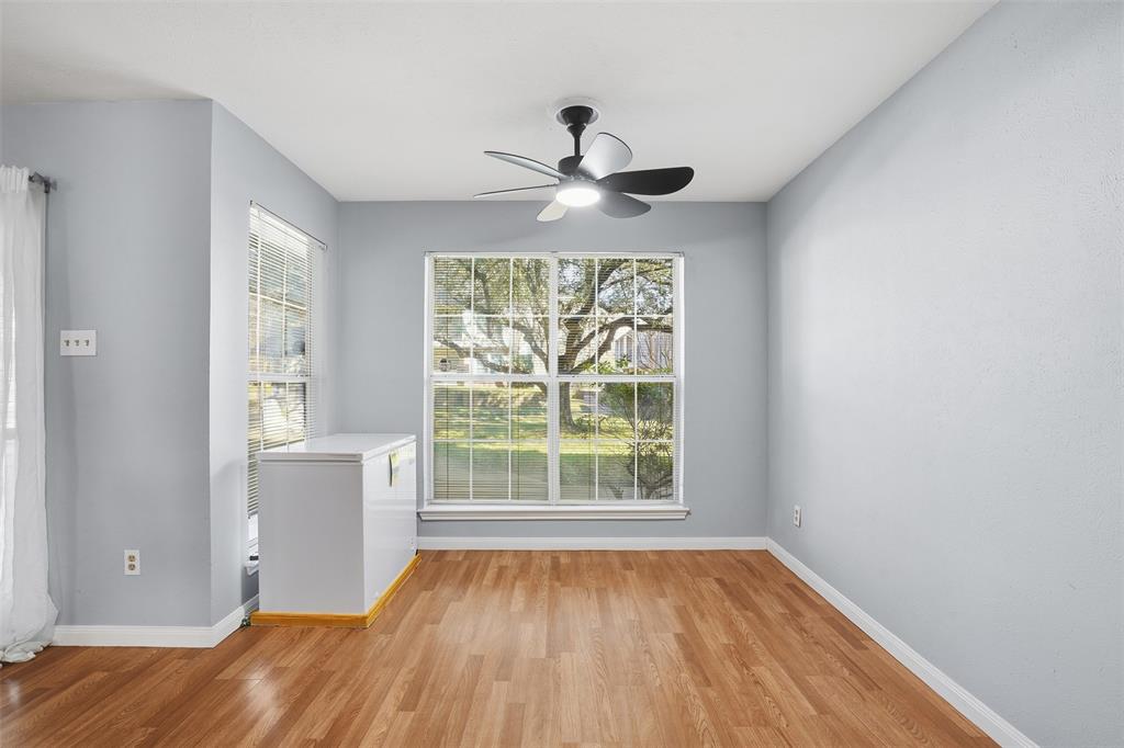 WEDGLEA MANOR CONDOS - Residential