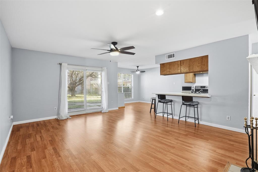 WEDGLEA MANOR CONDOS - Residential