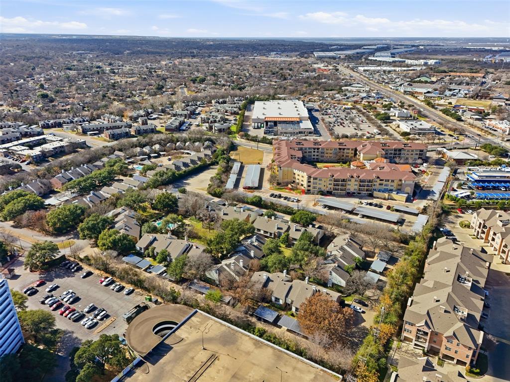 WEDGLEA MANOR CONDOS - Residential