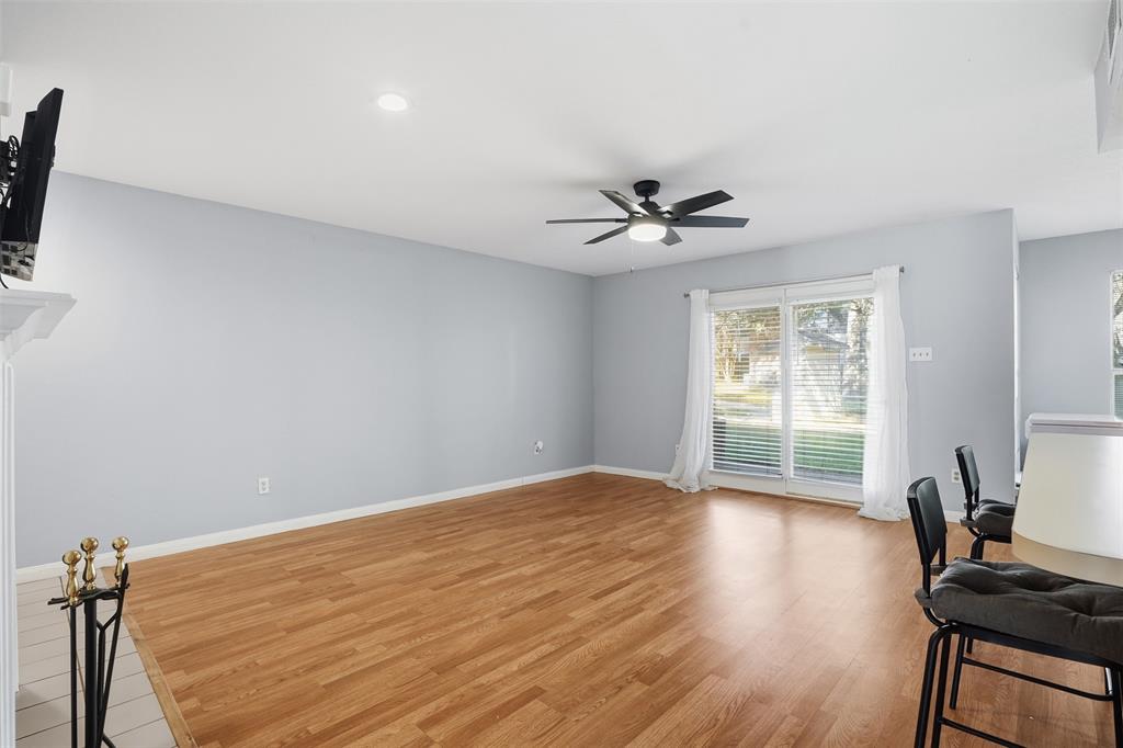 WEDGLEA MANOR CONDOS - Residential