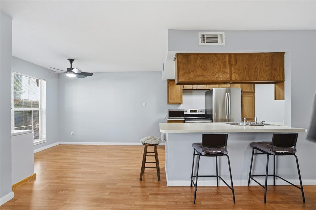 WEDGLEA MANOR CONDOS - Residential