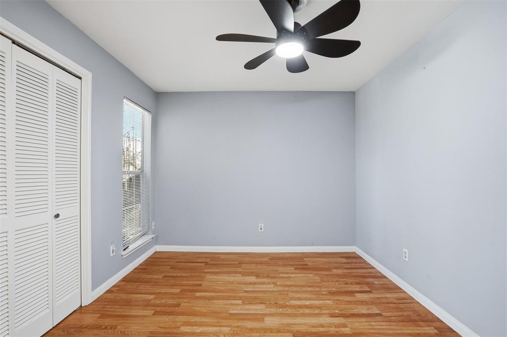 WEDGLEA MANOR CONDOS - Residential