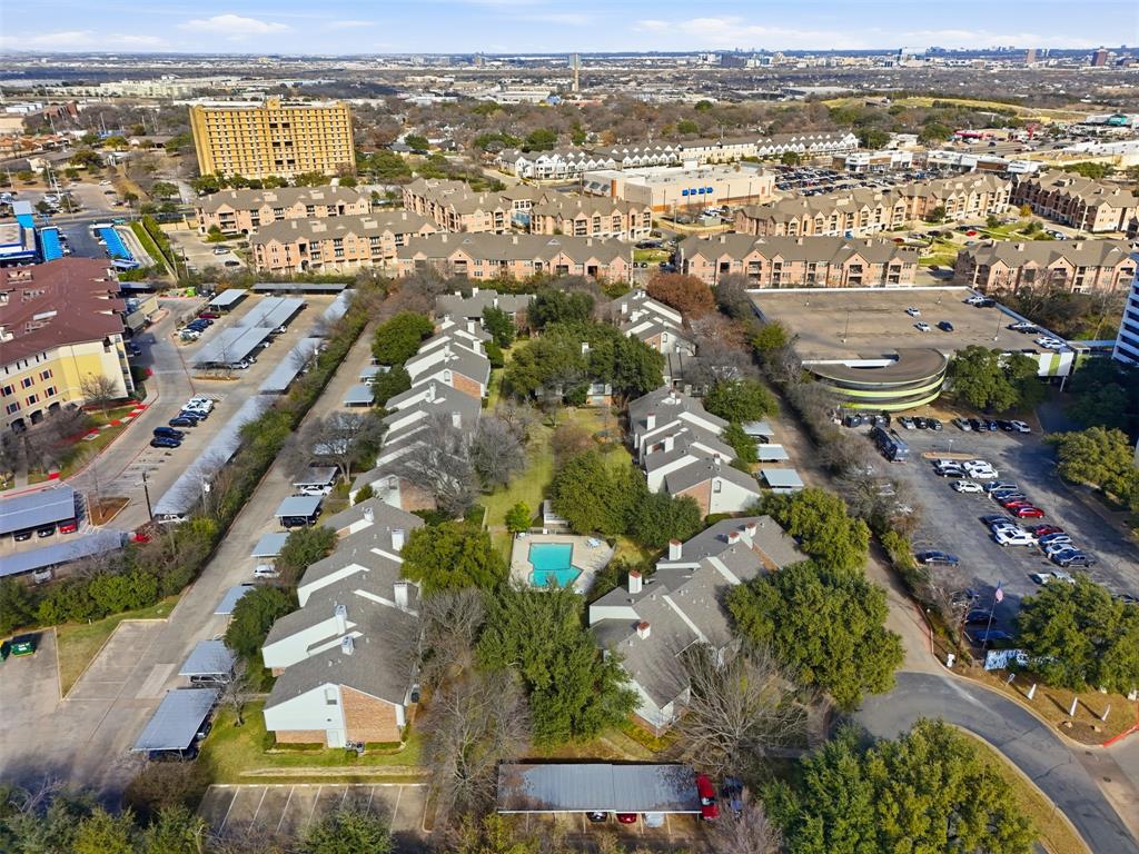 WEDGLEA MANOR CONDOS - Residential