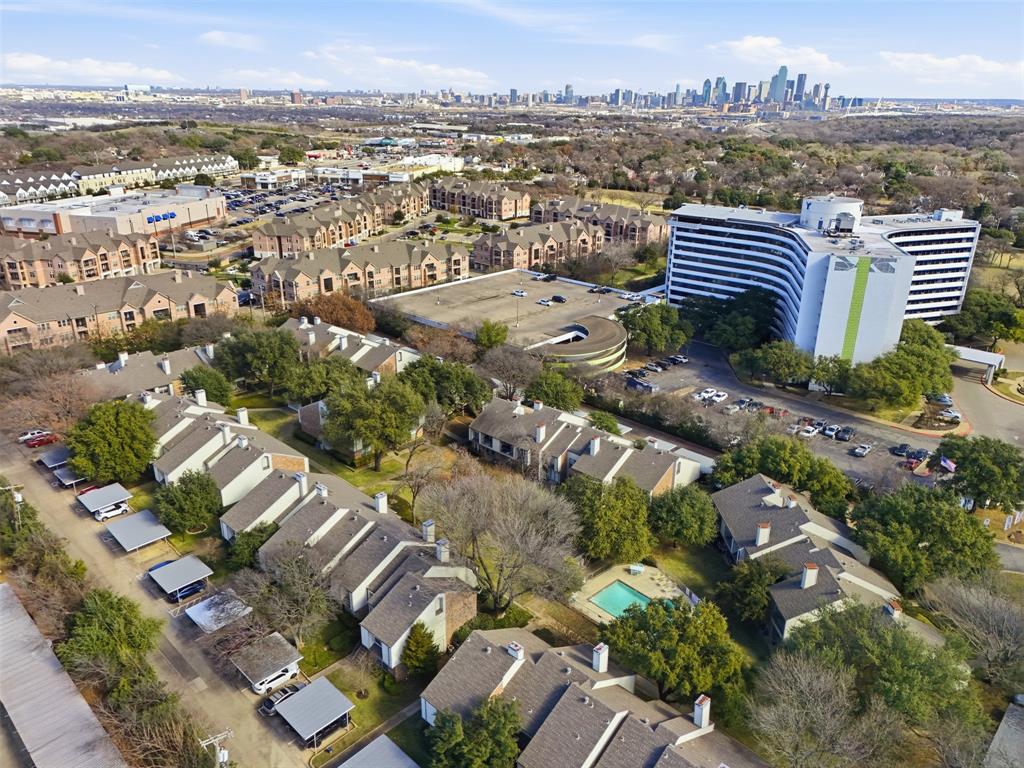 WEDGLEA MANOR CONDOS - Residential