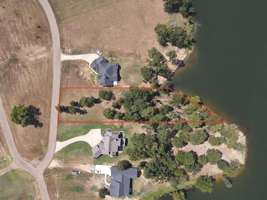 Seller Offering $5,000 in Concessions! Don’t miss this incredible opportunity to own a beautiful .960-acre waterfront lot with approximately 100 feet of shoreline on Lake Bob Sandlin. Build your dream lakefront home, bring your boat, gather the family, and start making lasting memories in one of East Texas’ most sought-after lake communities. Located within The Peninsulas, this thoughtfully planned gated community is designed for both relaxation and recreation. Residents enjoy access to a beautifully appointed clubhouse featuring covered and uncovered lounge areas, a swimming pool, basketball court, and pickleball court—perfect for entertaining and connecting with neighbors. Lake Bob Sandlin spans approximately 9,000 acres, offering outstanding boating, fishing, swimming, and year-round water recreation. Plus, enjoy 3.3 miles of scenic hiking trails that wind along the shoreline, allowing you to fully experience the natural beauty of the area.
Conveniently located just 2 hours from Dallas and approximately 1 hour from Texarkana, this property offers the ideal balance of peaceful lake living and convenient accessibility. Build your dream home and experience the very best of East Texas waterfront living.
