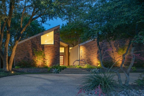 Photo of 6918 Chevy Chase Avenue, Dallas, TX 75225 (MLS # 21387811)