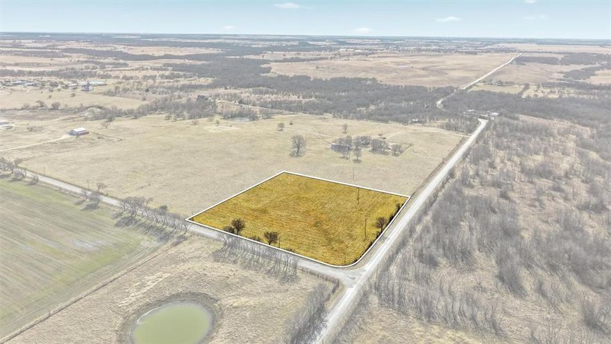 Beautiful 3.254 acre property located just West of Sherman at the corner of Klas Rd and Old Southmayd Rd, ready for your dream home plans!  This is the size and location you've been looking for in the quiet countryside with great access to major highways.  Near the future tollroad expansion route. Property will require a water well and septic system.  Come see the country life you've been missing!