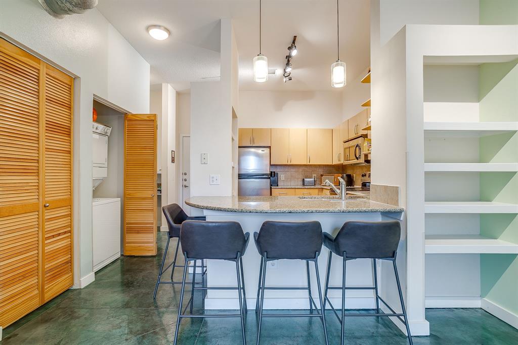 201 W Lancaster Avenue 208