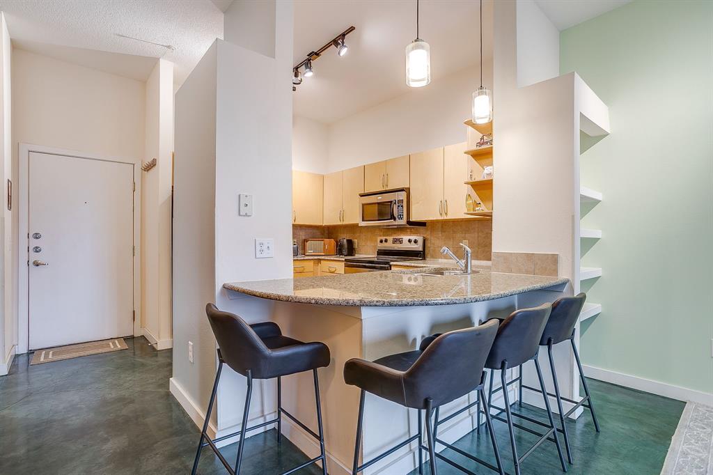 201 W Lancaster Avenue 208