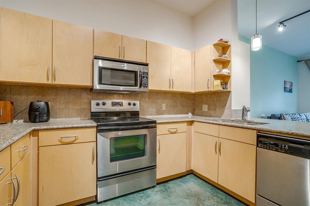 201 W Lancaster Avenue 208