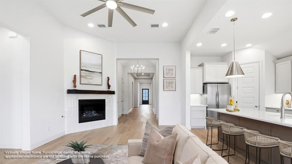 2704 Buckingham Lane