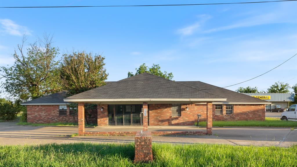 1409 W South Commerce Street