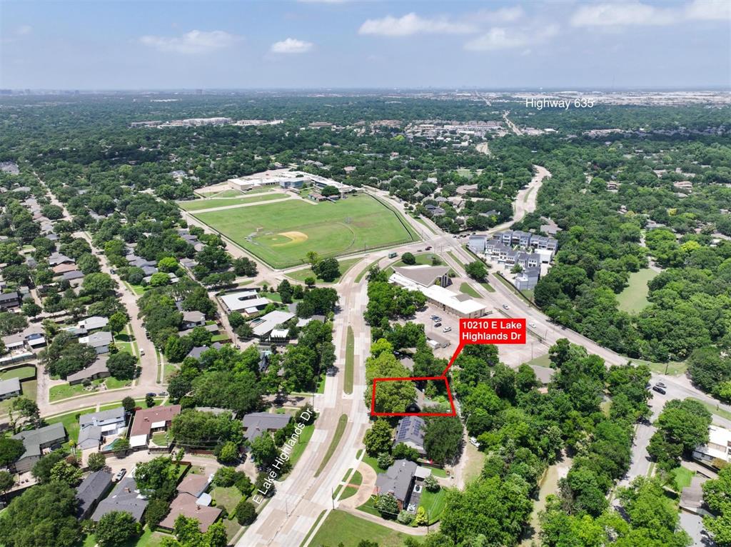 10210 E Lake Highlands