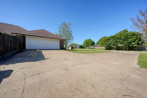 A home in Lindale