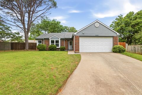 Photo of 1814 Leafwood Court, Grapevine, TX 76051 (MLS # 21246094)