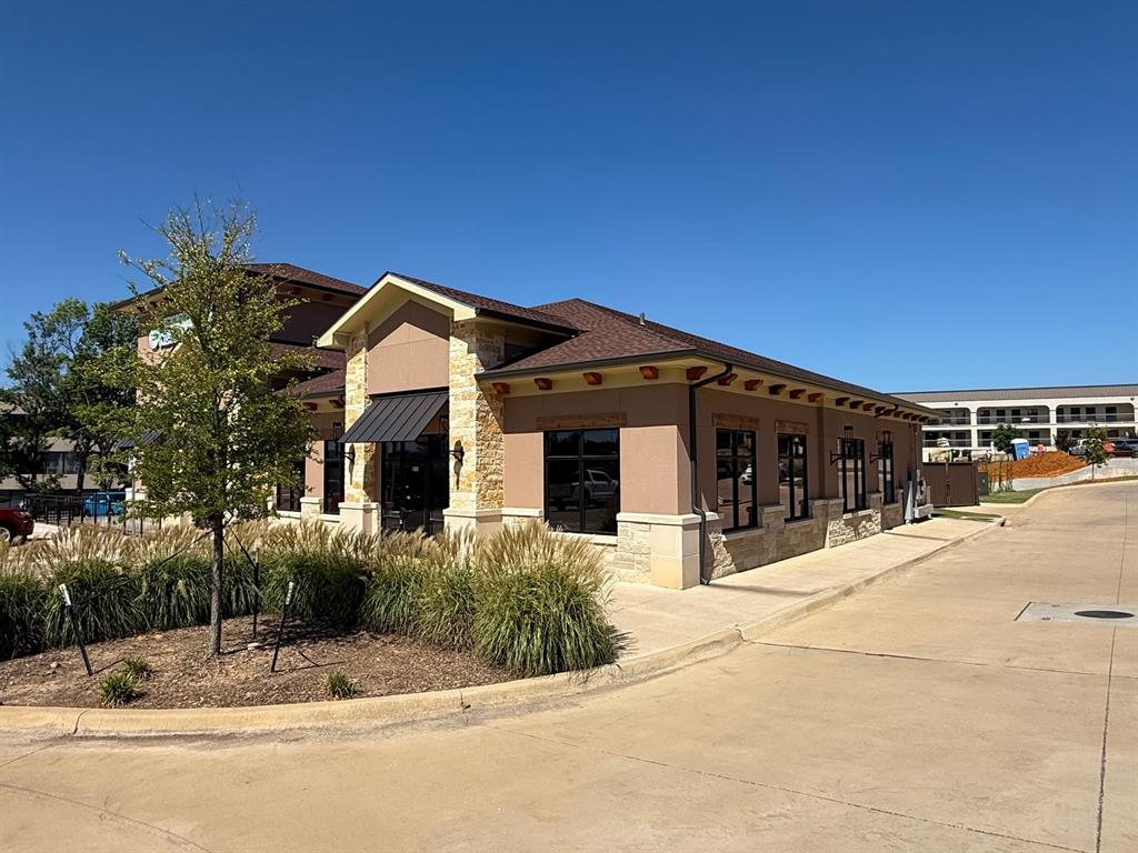 GOLDEN ROAD OFFICE PARK ADDN - Commercial Lease