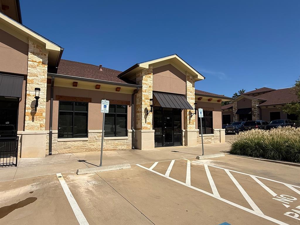 GOLDEN ROAD OFFICE PARK ADDN - Commercial Lease