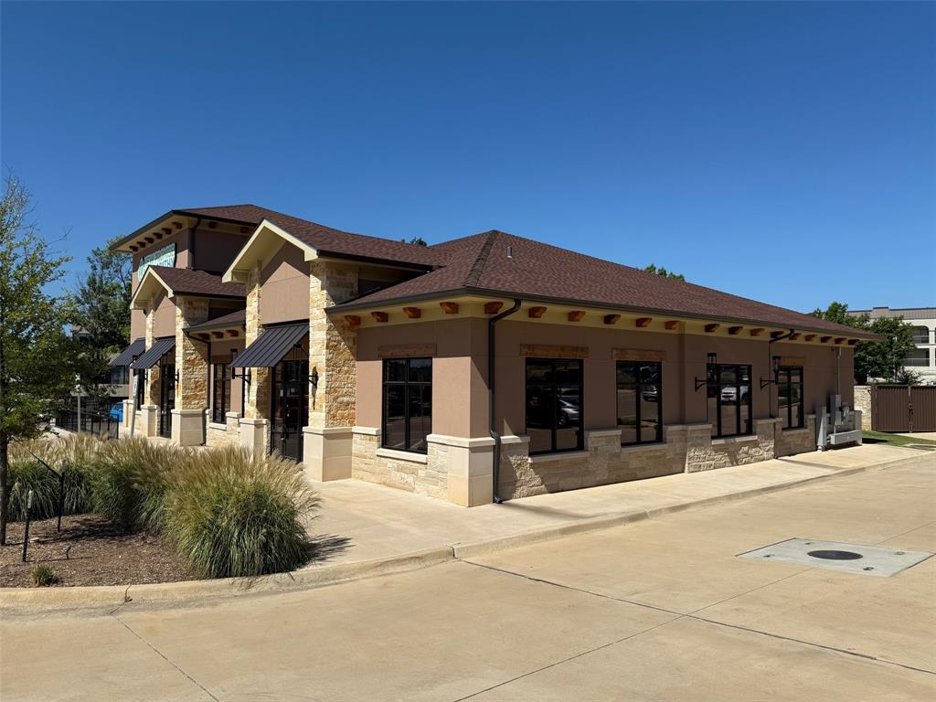 GOLDEN ROAD OFFICE PARK ADDN - Commercial Lease