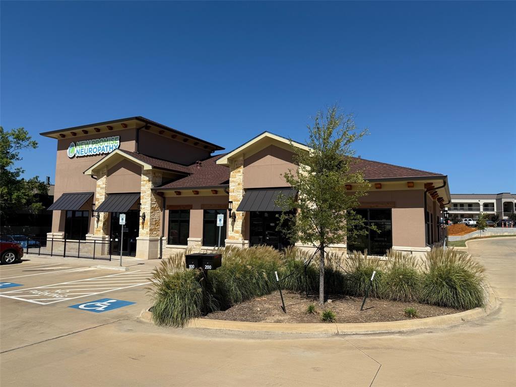 GOLDEN ROAD OFFICE PARK ADDN - Commercial Lease