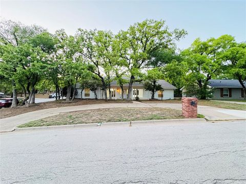 4421 Woodridge Drive Arlington TX 76013