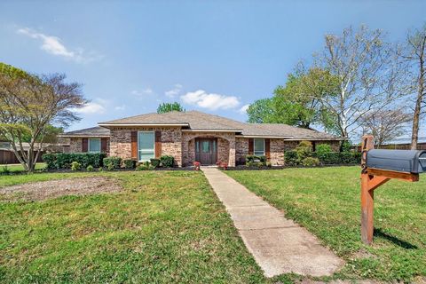 Photo of 102 Royal Oaks Drive, Greenville, TX 75402 (MLS # 21210271)