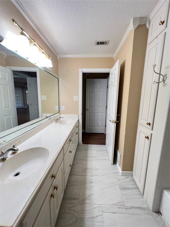 Royal Oaks Estates - Residential Lease