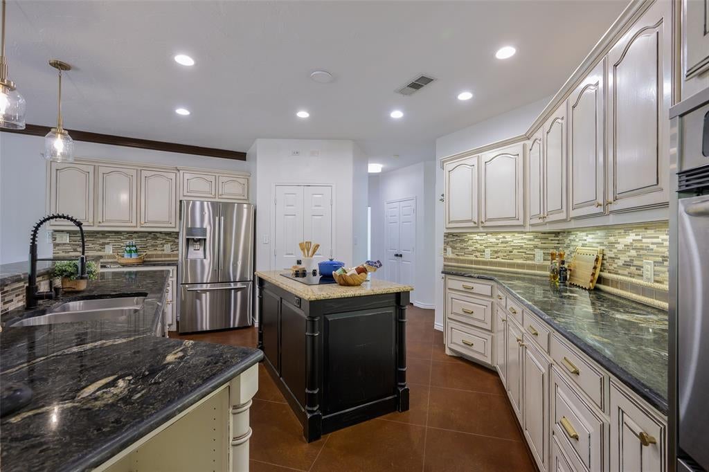 6413 Shoreline Drive