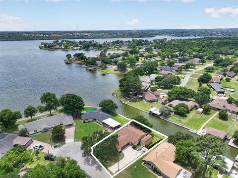 Photo of 4204 Chaparral Court, Granbury, TX 76049 (MLS # 21281601)